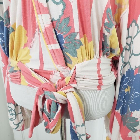 Free People Thats a Wrap Blouse Floral V Neck Crop Shirt Womens Size Medium - Picture 3 of 11